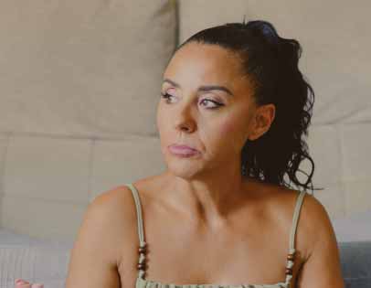 Wife opening up emotionally as her husband listens without trying to fix her feelings